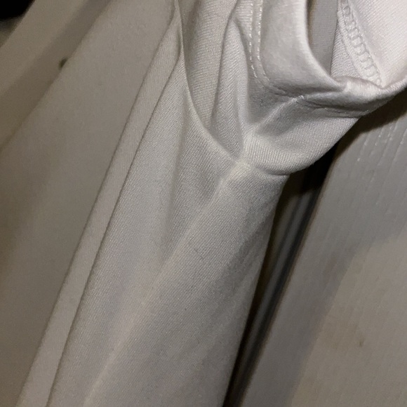 Under armor heat gear tee in perfect condition … bought and never wore - Picture 7 of 8